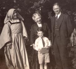 Eleanor, Blanche, Charles and Jack Jauncey in Ashmead Garden (1930s)