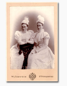 Frances and Jane Coster in St. Petersburg, Russia (Courtesy of Lady Jauncey)