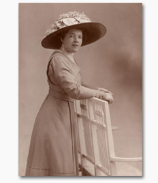 Eleanor Violet Jaucney, 18 years old (1908)