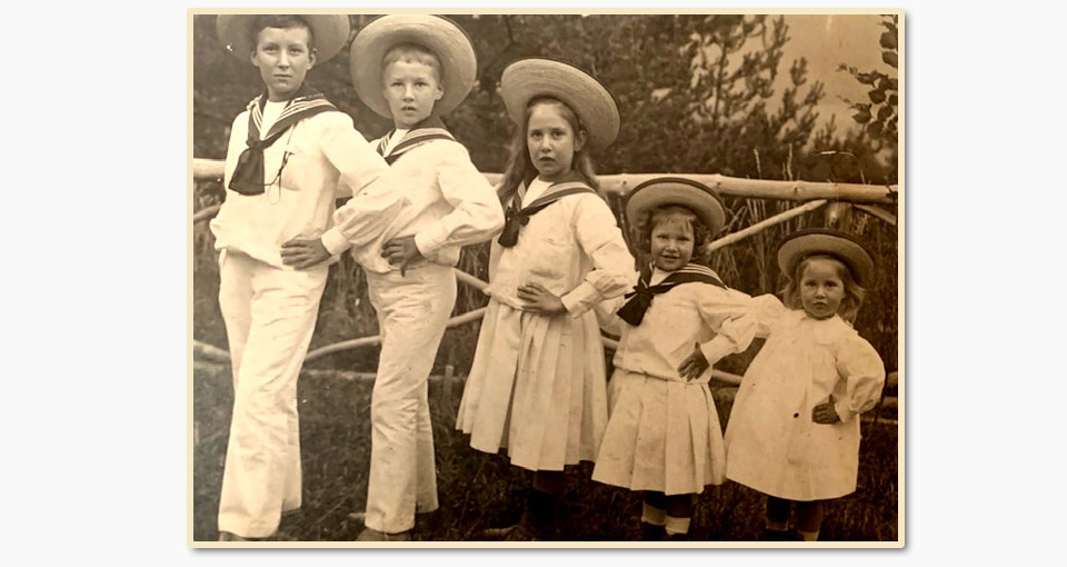 Denissieff Children (c. 1907)