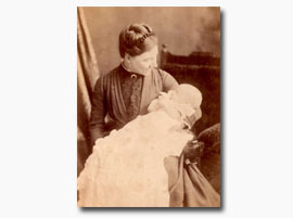 Edith Blanche Pringle (April 1888, holding her son, George Pringle Jauncey)