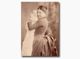 Edith Blanche Pringle (April 1888, holding her son, George Pringle Jauncey)